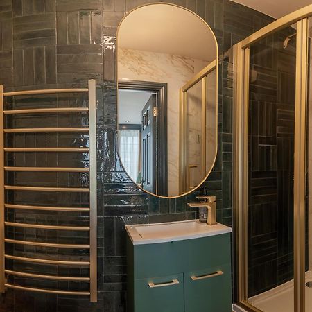 Howfield Hotel Мърдър Титфил Екстериор снимка