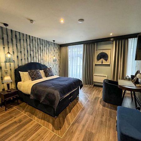 Howfield Hotel Мърдър Титфил Екстериор снимка