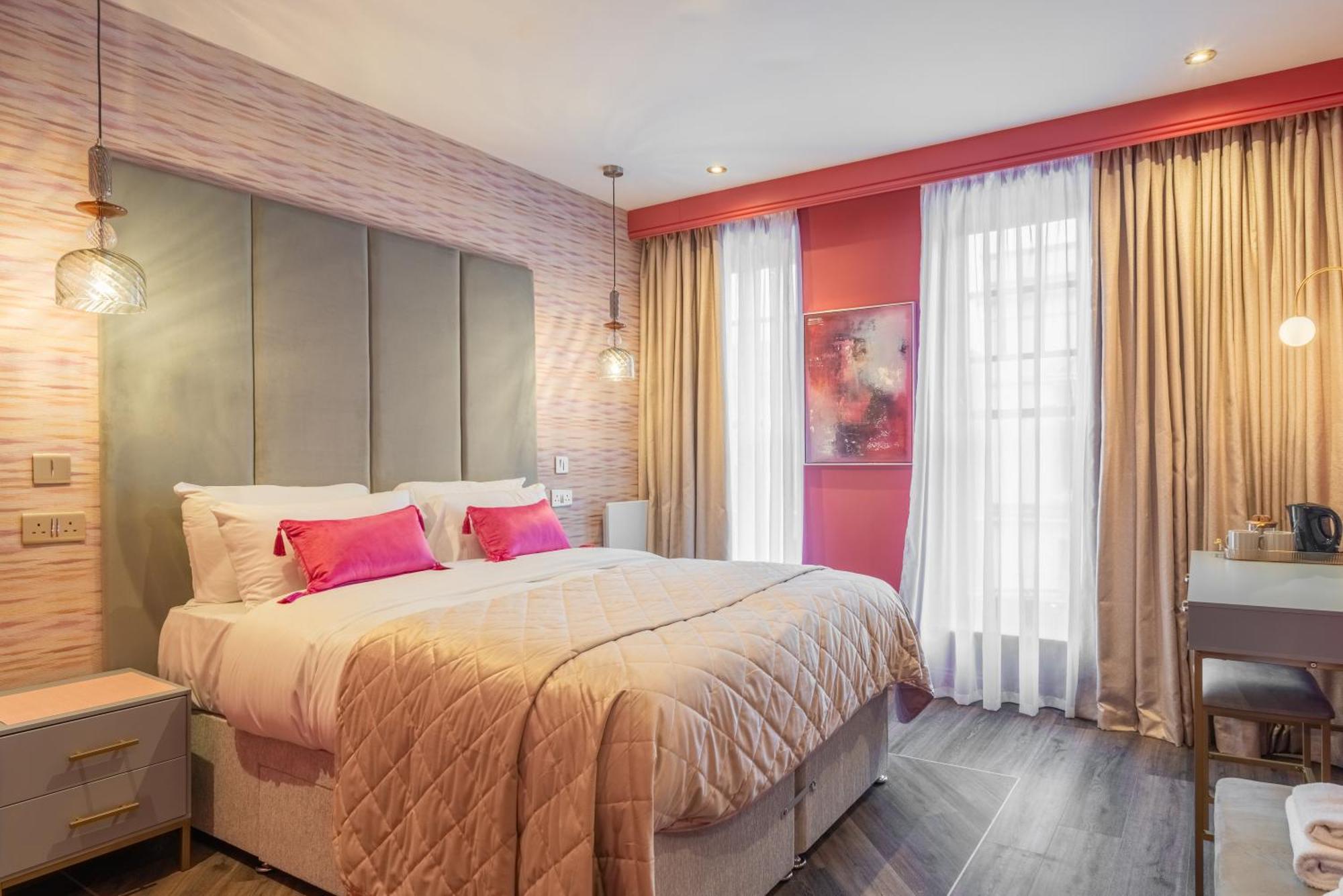 Howfield Hotel Мърдър Титфил Екстериор снимка