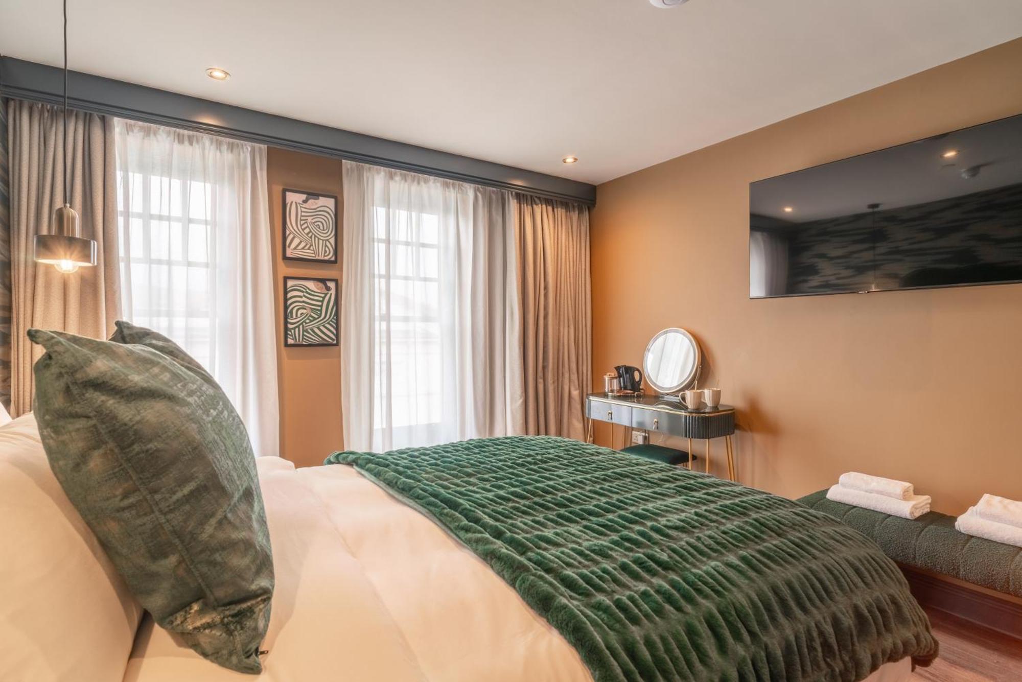 Howfield Hotel Мърдър Титфил Екстериор снимка