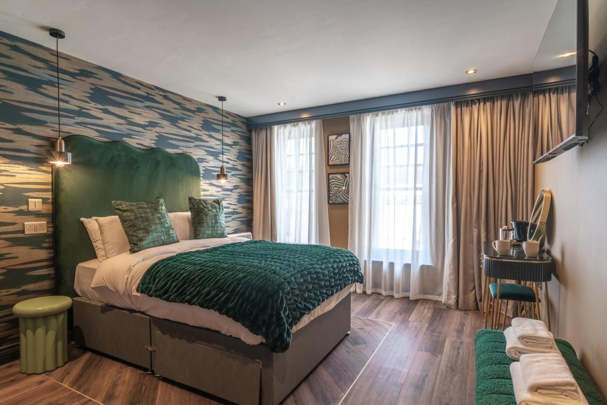 Howfield Hotel Мърдър Титфил Екстериор снимка