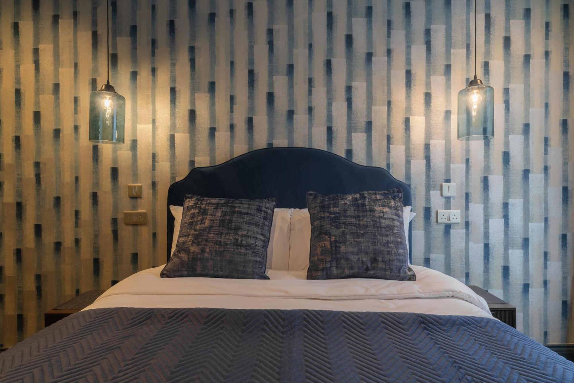 Howfield Hotel Мърдър Титфил Екстериор снимка