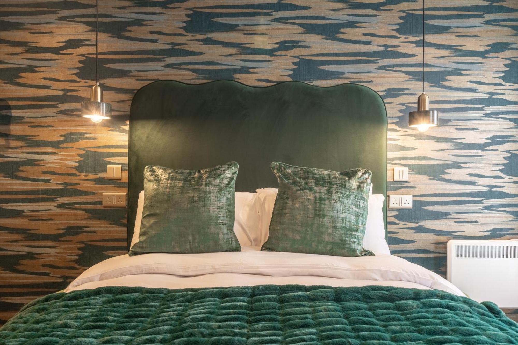 Howfield Hotel Мърдър Титфил Екстериор снимка