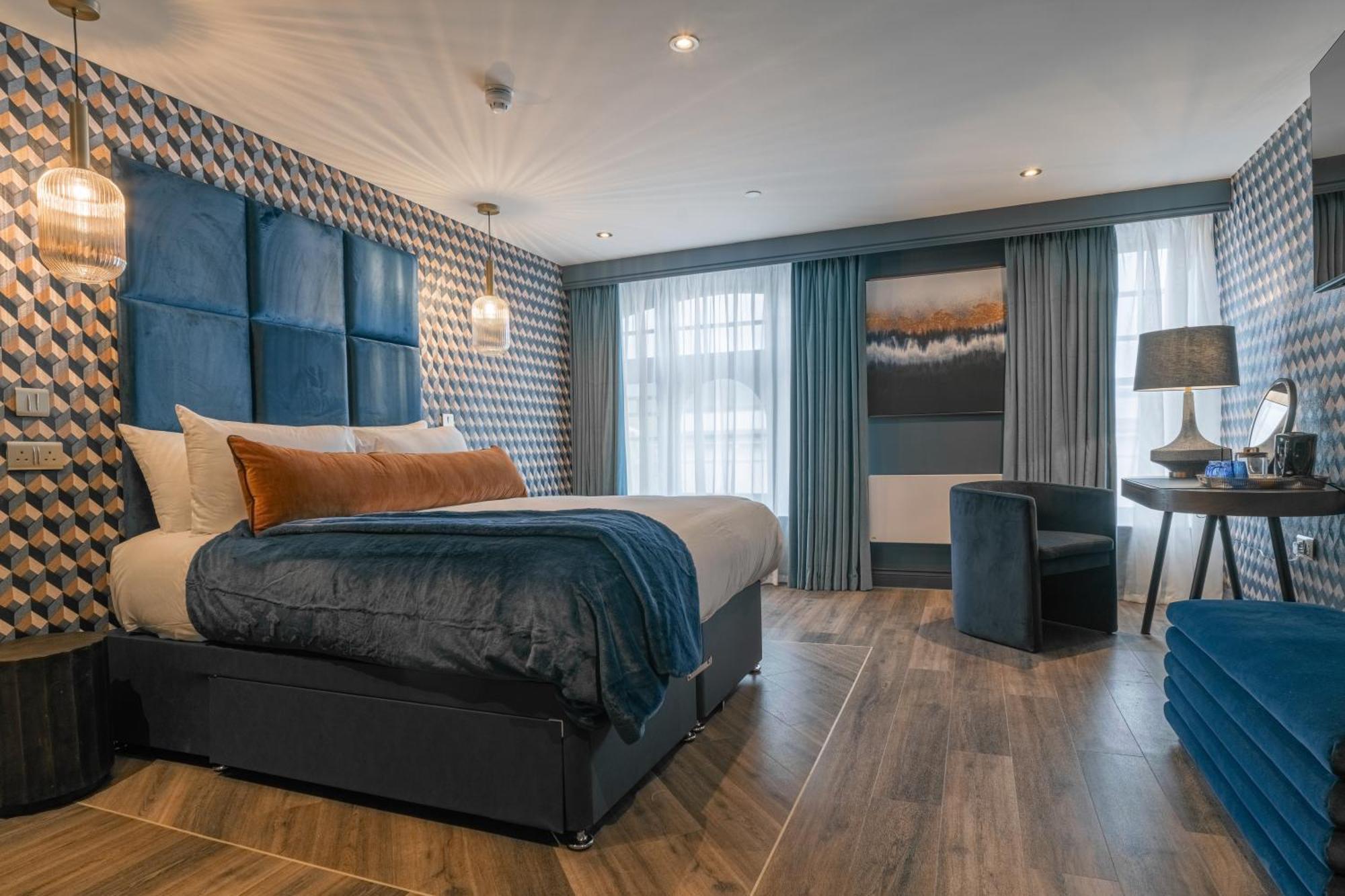 Howfield Hotel Мърдър Титфил Екстериор снимка