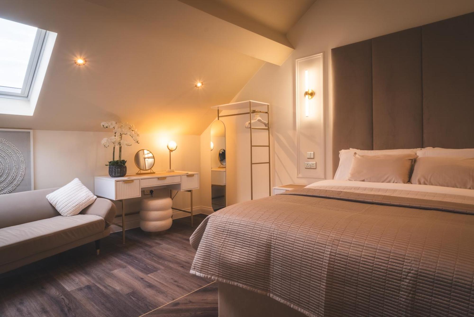 Howfield Hotel Мърдър Титфил Екстериор снимка