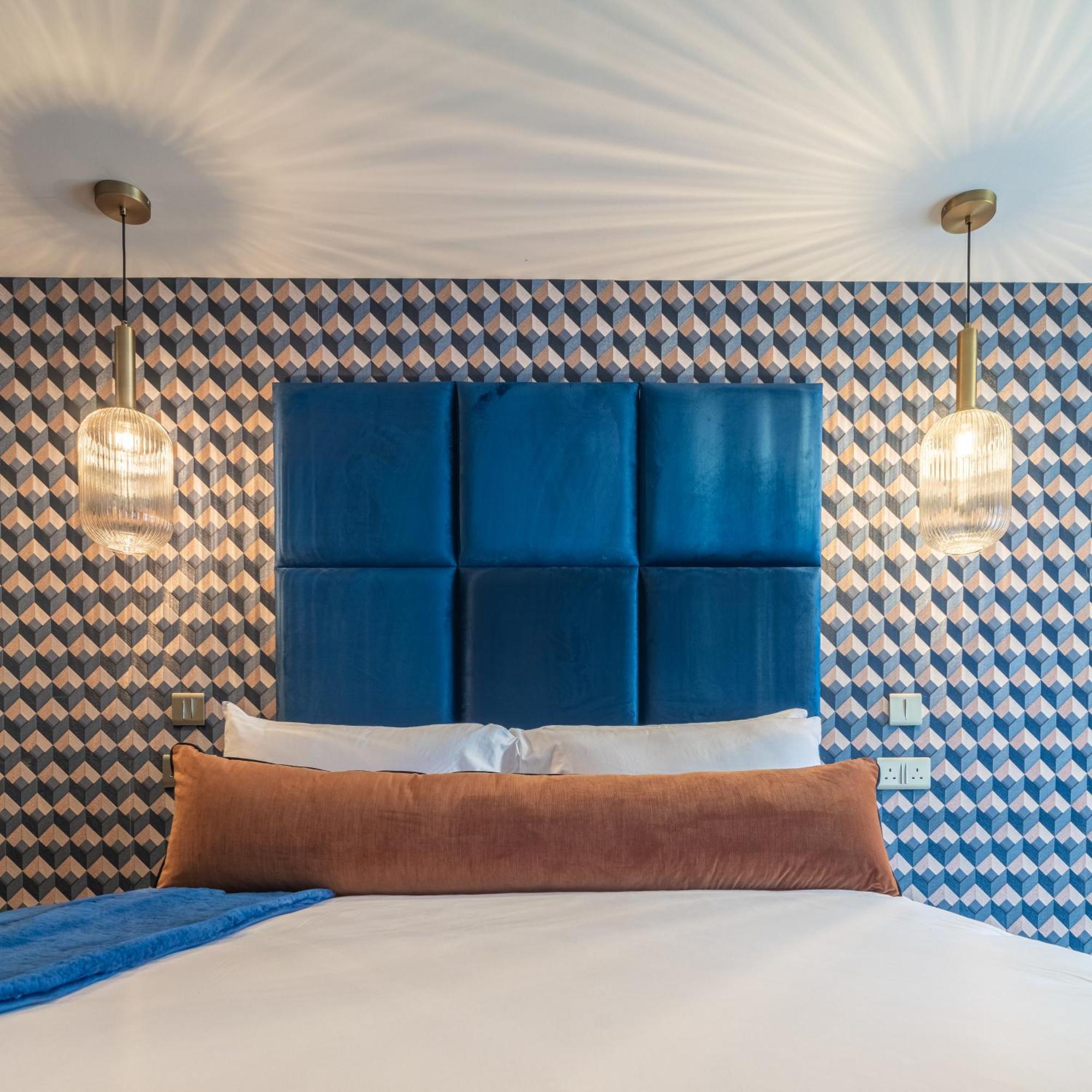 Howfield Hotel Мърдър Титфил Екстериор снимка