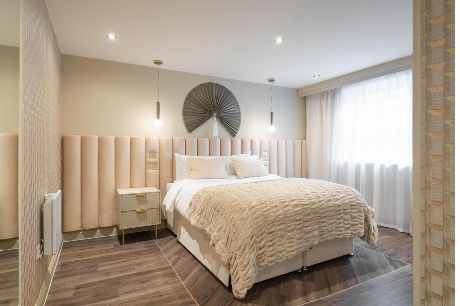 Howfield Hotel Мърдър Титфил Екстериор снимка